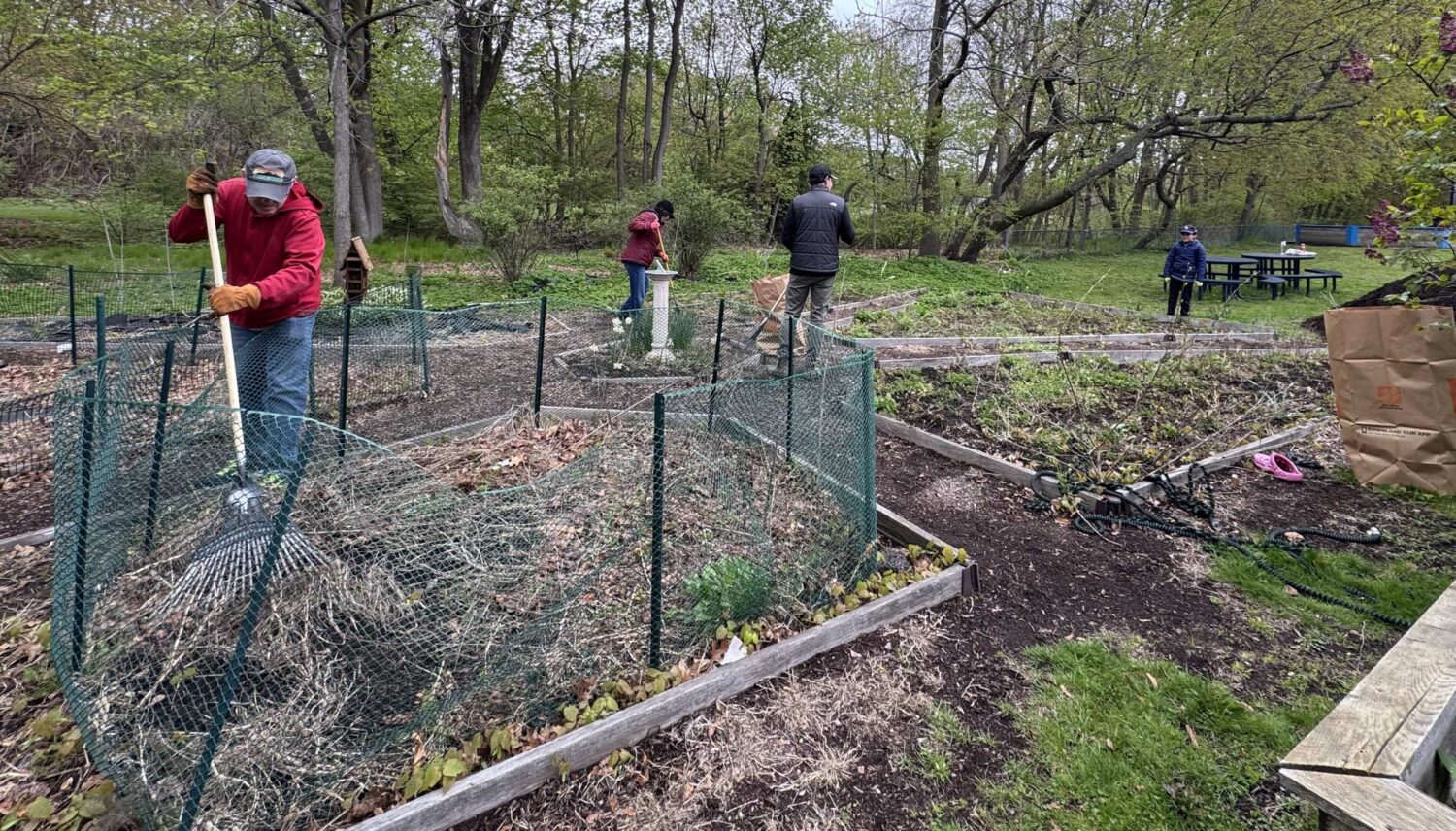 NewtonSERVES: Navzdory chladnému počasí se tisíce dobrovolníků zapojily do jarního úklidu města — image 5